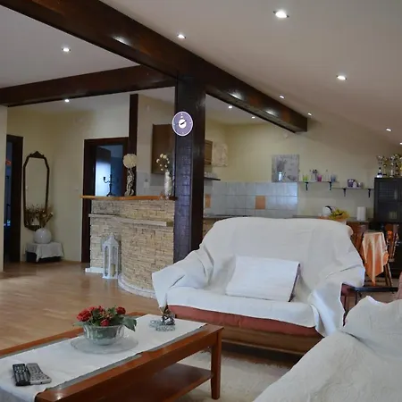 Rural Escape For Family And Friends